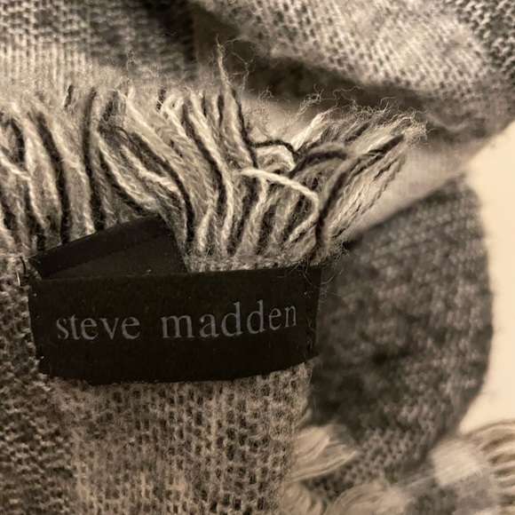 Steven Madden Blanket Scarf - Picture 4 of 4